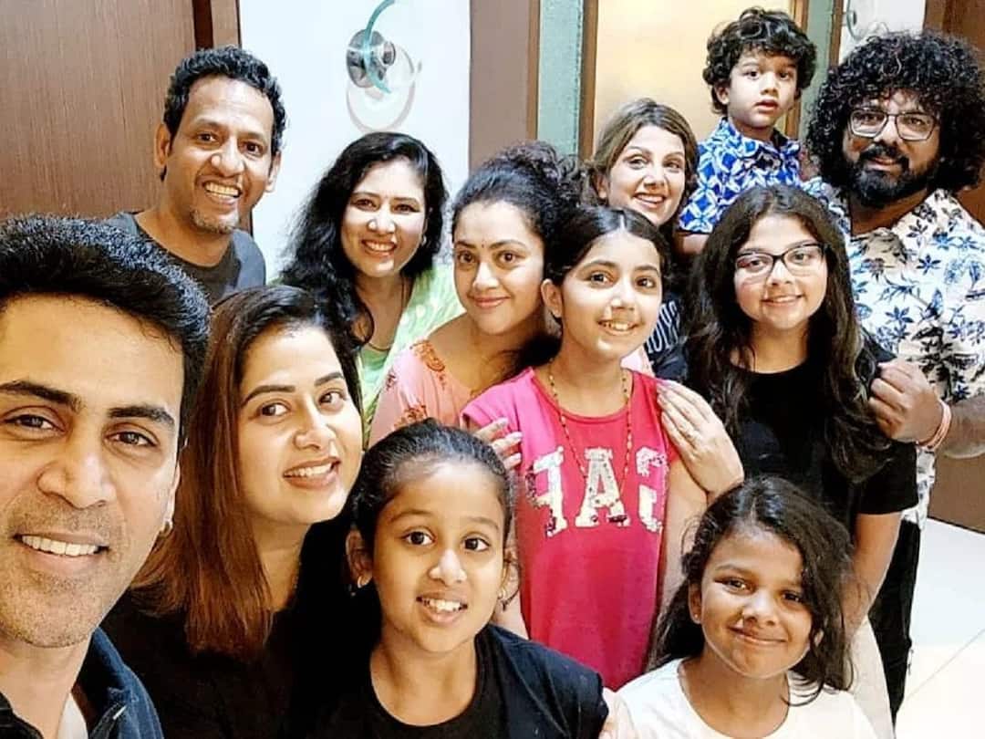 Actress Meena: ”எந்தன் நண்பியே நண்பியே..” : மீனாவை குடும்பத்துடன் சந்தித்த நட்பு கூட்டம்.. போட்டோ வெளியிட்ட மீனா!