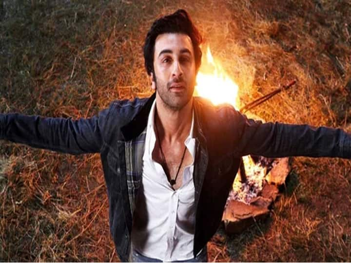 Ranbir Kapoor starrer Brahmastra Deva Deva song out Brahmastra का 'देवा देवा' सॉन्‍ग हुआ रिलीज, अमिताभ ने कराया शक्तियों का एहसास, आग से खेलते दिखे Ranbir Kapoor