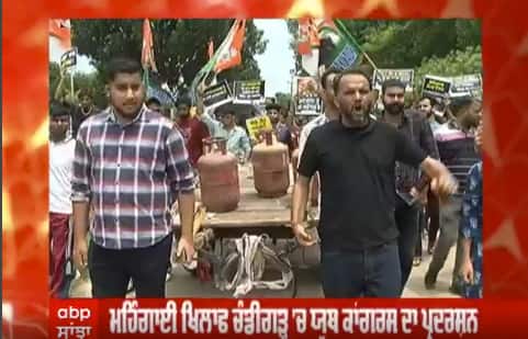 ਕਾਂਗਰਸੀਆਂ ਵਲੋਂ BJP ਸਾਂਸਦ ਕਿਰਨ ਖੇਰ ਦੀ ਰਿਹਾਇਸ਼ ਘੇਰਨ ਦੀ ਕੋਸ਼ਿਸ਼