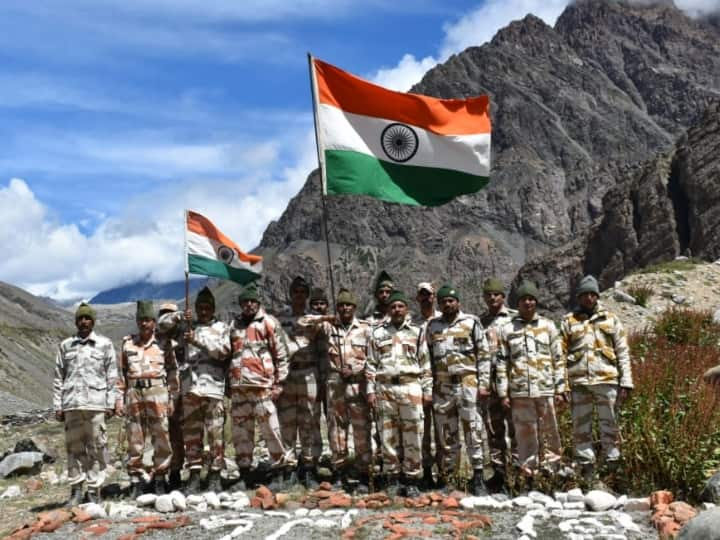 Uttarakhand ITBP personnel hoisted tricolor altitude of 13 thousand feet Har Ghar Tiranga: उत्तराखंड में 13 हजार फीट की ऊंचाई पर ITBP जवानों ने फहराया तिरंगा, देश से किया ये आग्रह