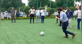 Amit Thackeray Nashik : अमित ठाकरेंनी अनुभवला फुटबॉल फिव्हर, नाशिकमध्ये मनसेला बसणार' किक'