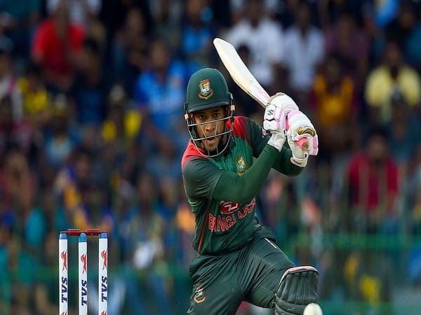 বাংলাদেশের তারকা ব্যাটার মুশফিকুর রহিম ২০০৮-২০১৮ পর্যন্ত ২১টি ইনিংসে ২টো সেঞ্চুরি করেছেন।