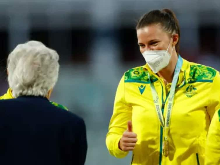 Australia's Tahlia McGrath allowed to play CWG 2022 gold medal T20 match against India despite being Covid-19 positive  CWG 2022: सुवर्णपदक जिंकण्यासाठी ऑस्ट्रेलियाची चिटिंग! भारताविरुद्ध मैदानात उतरवला कोरोना पॉझिटिव्ह खेळाडू