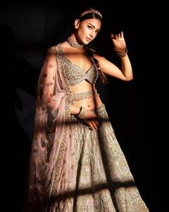 Erica Fernandes : अभिनेत्री एरिका फर्नांडिसचा रॉयल अंदाज, दिसतेय राजकुमारी, नव्या फोटोशूटवर टाका एक नजर