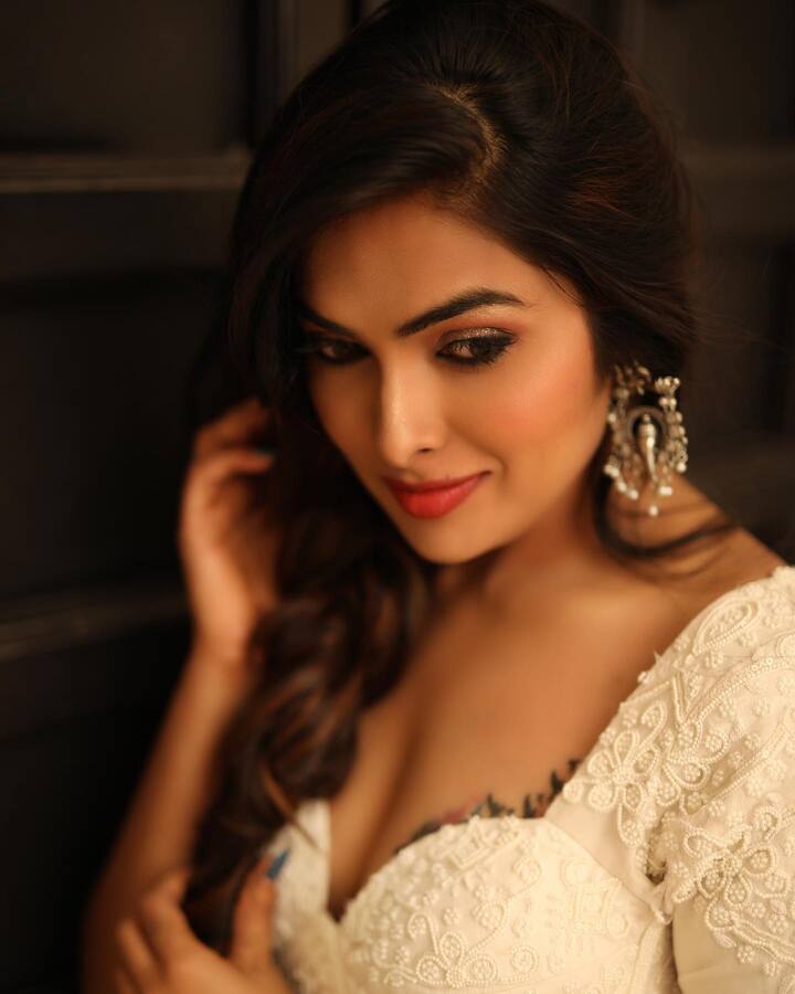 దివి అందమైన ఫోటోలు -Image Credit: Divi Vadthya/Instagram