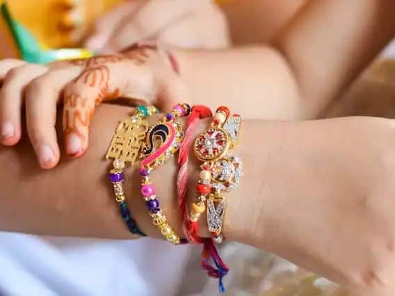 રક્ષાબંધનનો તહેવાર 11મી ઓગસ્ટે ઉજવવામાં આવશે. આ વર્ષે રક્ષાબંધન પર પણ ભાદ્રાની છાયા છે. ભાદ્ર કાળમાં રાખડી બાંધવી અશુભ માનવામાં આવે છે.