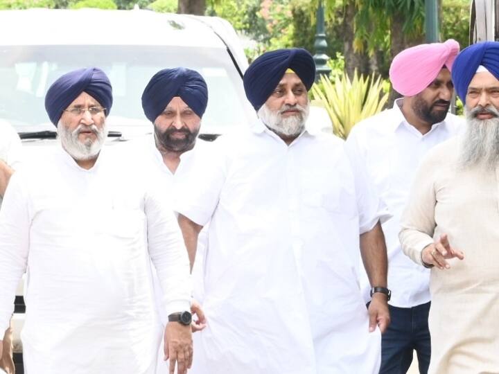 Punjab Politics Shiromani Akali Dal Rebel leaders hold meeting ann Punjab Politics: शिरोमणि अकाली दल में फूट की आशंका, सुखबीर सिंह बादल ने जांच के लिए बनाई कमेटी