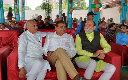 Surat: BJP MLA Kumar Kanani raised question of officers that no works from 25 years Surat: ભાજપના આ ધારાસભ્યએ અધિકારી રાજ પર ઉઠાવ્યો સવાલ, કહ્યું-25 વર્ષથી નથી થતાં કામ