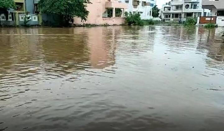 હવામાન વિભાગ દ્વારા  પાંચ દિવસ રાજ્યના અનેક સ્થળોએ ભારેથી અતિભારે વરસાદની આગાહી કરવામાં આવી છે. આ ઉપરાંત દક્ષિણ ગુજરાત, સૌરાષ્ટ્રના કેટલાક જિલ્લામાં રેડ એલર્ટ જાહેર કરાયું છે.