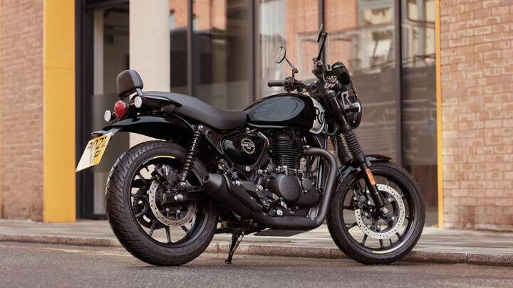 ২৪ ঘণ্টার মধ্যেই সোশ্যাল মিডিয়ায় লাইকের বন্যা। রয়্যাল এনফিল্ডের হান্টার ৩৫০ নিয়ে আগ্রহের শেষ নেই যুব প্রজন্মের মধ্যে। নতুন মডেলে ডুয়াল-টোন ফিনিশ নজর কাড়বে যেকোনও বাইকারের। জেনে নিন, কী দেওয়া হয়েছে বাইকে।