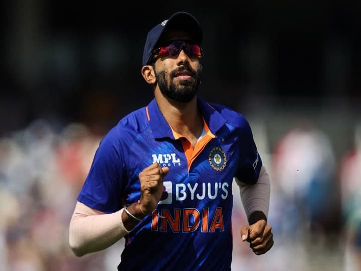 Asia Cup 2022 Senior India fast bowler Jasprit Bumrah ruled out due to back injury Jasprit Bumrah Ruled Out : आशिया कपसारख्या भव्य स्पर्धेत मुख्य गोलंदाज नाही, बुमराह संघात नसण्यामागचं कारण काय?