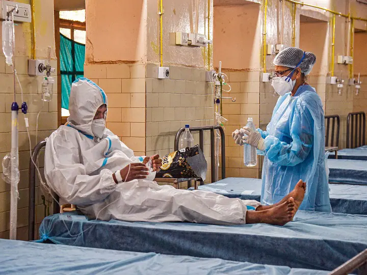 Monkeypox: ਮੰਕੀਪੌਕਸ ਹੋਣ 'ਤੇ ਕੀ ਕਰੀਏ? ਕਿਹੜੀਆਂ ਪਰੇਸ਼ਾਨੀਆਂ ਦਾ ਕਰਨਾ ਪੈਂਦਾ ਹੈ ਸਾਹਮਣਾ? ਲੱਛਣ ਤੇ ਬਚਾਅ ਬਾਰੇ ਆਸਾਨ ਭਾਸ਼ਾ 'ਚ ਸਮਝੋ Monkeypox: ਮੰਕੀਪੌਕਸ ਹੋਣ 'ਤੇ ਕੀ ਕਰੀਏ? ਕਿਹੜੀਆਂ ਪਰੇਸ਼ਾਨੀਆਂ ਦਾ ਕਰਨਾ ਪੈਂਦਾ ਹੈ ਸਾਹਮਣਾ? ਲੱਛਣ ਤੇ ਬਚਾਅ ਬਾਰੇ ਆਸਾਨ ਭਾਸ਼ਾ 'ਚ ਸਮਝੋ