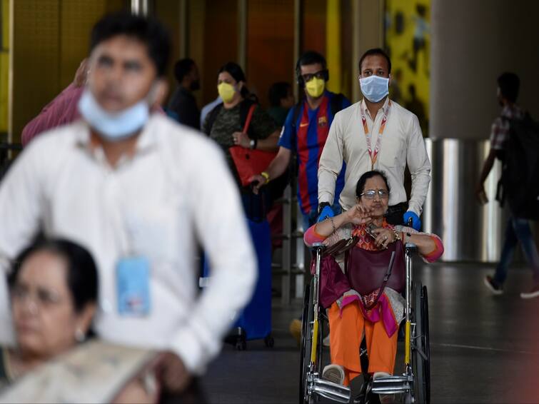 Rapidly decreasing speed of corona 8 thousand 586 new cases registered in last 24 hours recovery rate also increasing Coronavirus Cases: कोरोना की रफ्तार हुई धीमी, पिछले 24 घंटे में दर्ज हुए 8 हजार 586 नए मामले, रिकवरी रेट में भी तेजी