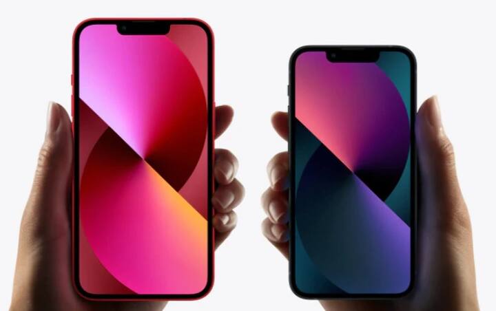 તમે આ સ્માર્ટફોનને ઑફર અને એક્સચેન્જ ડિસ્કાઉન્ટ પછી માત્ર 54,909 રૂપિયામાં ખરીદી શકો છો. iPhone 13 ના બેઝ મોડલમાં 128GB ઇન્ટરનલ મેમરી છે. આ શ્રેણીમાં iPhone 13 Mini, Apple iPhone 13, Apple iPhone 13 Pro અને Apple iPhone 13 Pro Maxનો સમાવેશ થાય છે.