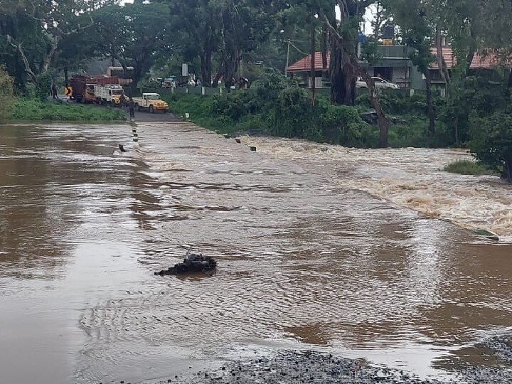 கோவை, நீலகிரியில் தொடர் கனமழை  - ஆறுகளில் வெள்ளப்பெருக்கு ; வெள்ளத்தில் மூழ்கிய தரைப்பாலங்கள்