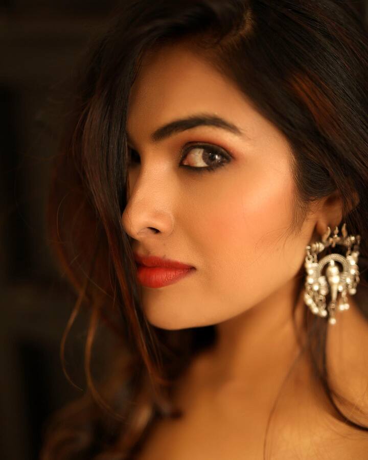 దివి అందమైన ఫోటోలు -Image Credit: Divi Vadthya/Instagram