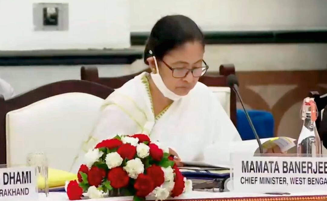 Mamata banerjee raise her voice in center niti aayog programme for west bengal Mamata Banerjee: মূল্যবৃদ্ধি বা রাজ্যের বকেয়া, কেন্দ্রের নীতি আয়োগের বৈঠকে সরব মমতা