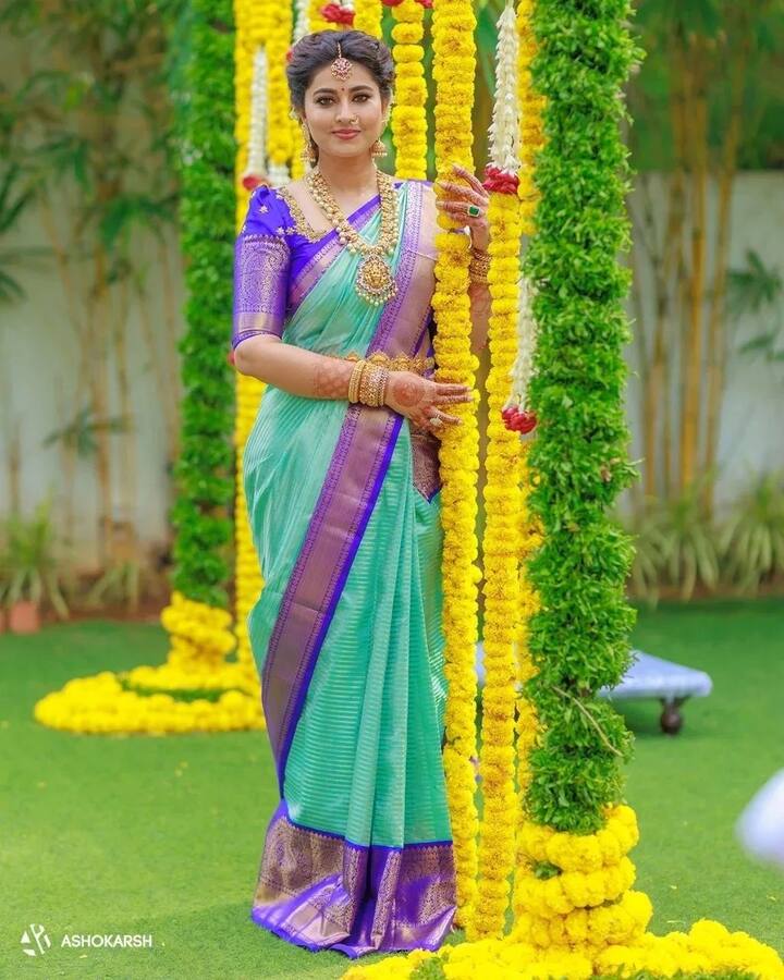 'వినయ విధేయ రామా' సినిమాతో తన సెకండ్ ఇన్నింగ్స్ స్టార్ట్ చేసింది. Image Credit: Sneha/Instagram