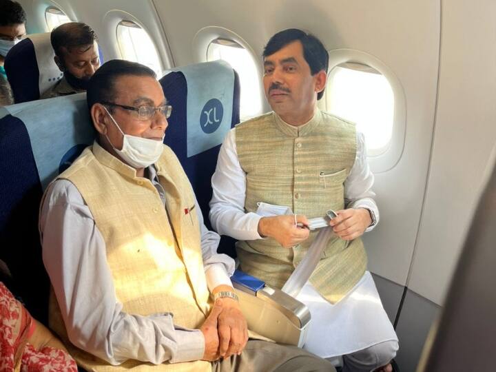 बीजेपी (BJP) नेता राधा मोहन सिंह (Radha Mohan Singh) की अगुवाई में दिल्ली से राज्यसभा सांसद सुशील मोदी (Sushil Modi), पूर्व केंद्रीय मंत्री और सांसद रविशंकर प्रसाद (Ravi Shankar Prasad), मंत्री अश्वनी चौबे (Ashwini Choubey) और नीतीश सरकार में मंत्री रहे शहनवाज हुसैन पटना के लिए निकल चुके हैं.