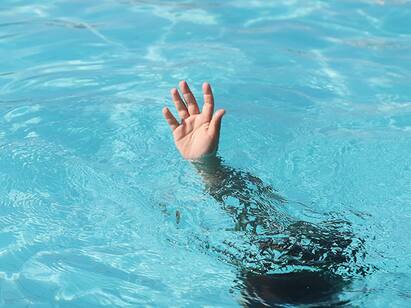 Girl dies after drowning in swimming pool in Chennai Ambattur Crime: சென்னையில் பிரபல அப்பார்ட்மெண்ட் நீச்சல் குளத்தில் விழுந்து சிறுமி உயிரிழப்பு!