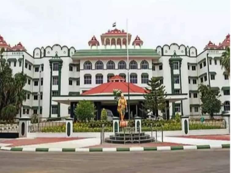 complaints regarding Employment should be given priority and solved ‘புகாரை நீண்ட நாட்கள் நிலுவையில் வைத்திருக்கக் கூடாது’ - பணி நியமன வழக்கில் நீதிபதி கருத்து