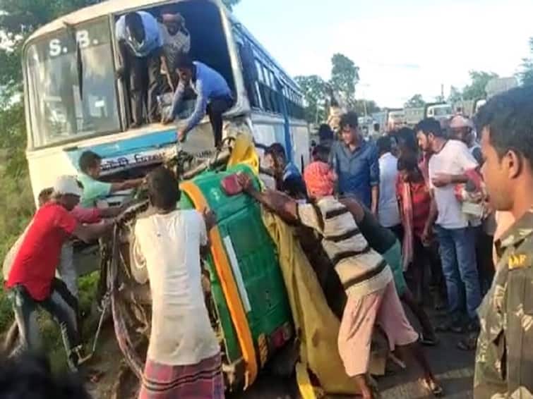 9 Killed In Head On Collision Between Bus And Auto In Bengal Birbhum ஆட்டோ, பேருந்து நேருக்கு நேர் மோதி விபத்து... பதைபதைக்க வைத்த சம்பவம்