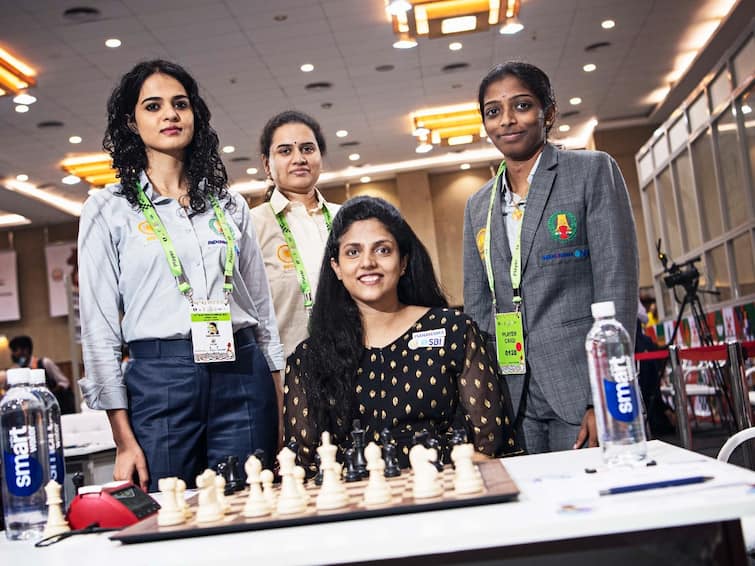 Chess Olympiad 2022 Indian Team Won 2 Bronze Womens Team Win Medal First time ever in history Chess Olympiad 2022: செஸ் ஒலிம்பியாடில் இரட்டை வெண்கலம் வென்ற இந்திய அணிகள்..!