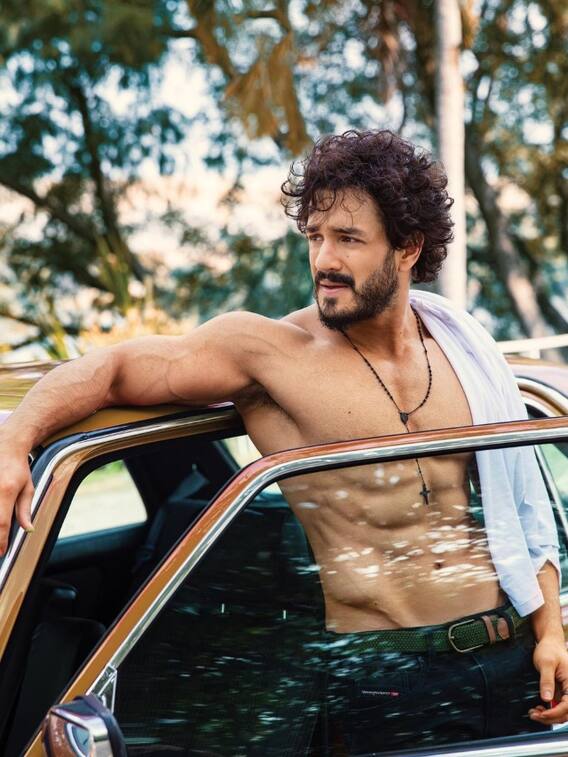 గోవా వెళ్తే బీచ్ చూస్తారు, నువ్వేంటి అఖిల్ ఇలా చేస్తున్నావ్?