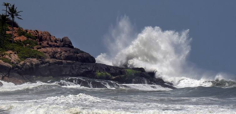 Fraserganj Gangasagar weather today thunderstorm depression high tide alert Weather: নিম্নচাপের জেরে বইবে দমকা ঝোড়ো হাওয়া, ফ্রেজারগঞ্জ-গঙ্গাসাগরে জারি সতর্কতা