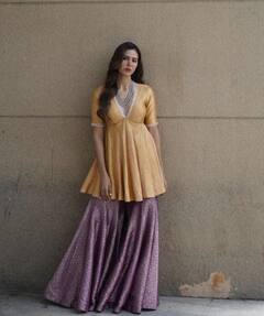 Sonam Bajwa Stylish Look: ਪੰਜਾਬੀ ਅਦਾਕਾਰਾ ਸੋਨਮ ਬਾਜਵਾ ਨੇ ਡੀਪ ਨੇਕ ਸੂਟ ਪਾ ਕੇ ਦਿੱਤਾ ਕਿਲਰ ਪੋਜ਼