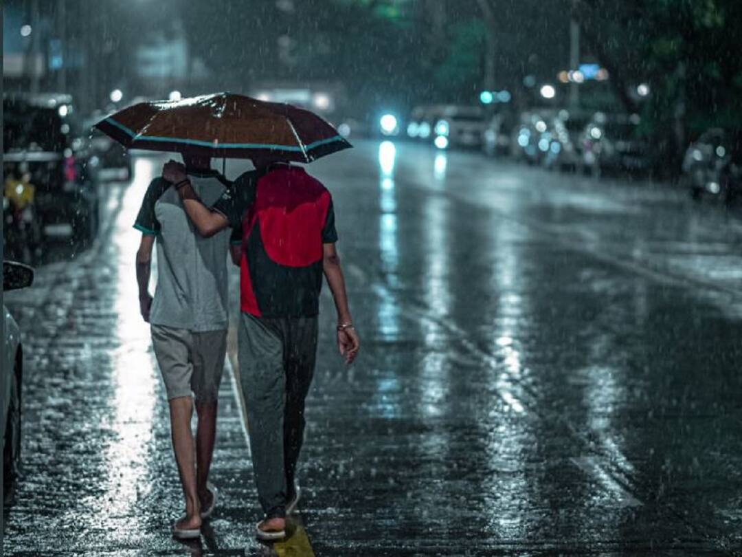 Maharashtra Rain : मुंबईसह कोकण मराठवाड्यात मुसळधार पाऊस, नागरिकांना सतर्कतेचं आवाहन Maharashtra Rain News Heavy rainfall in various parts of the state Maharashtra Rain : मुंबईसह कोकण मराठवाड्यात मुसळधार पाऊस, नागरिकांना सतर्कतेचं आवाहन