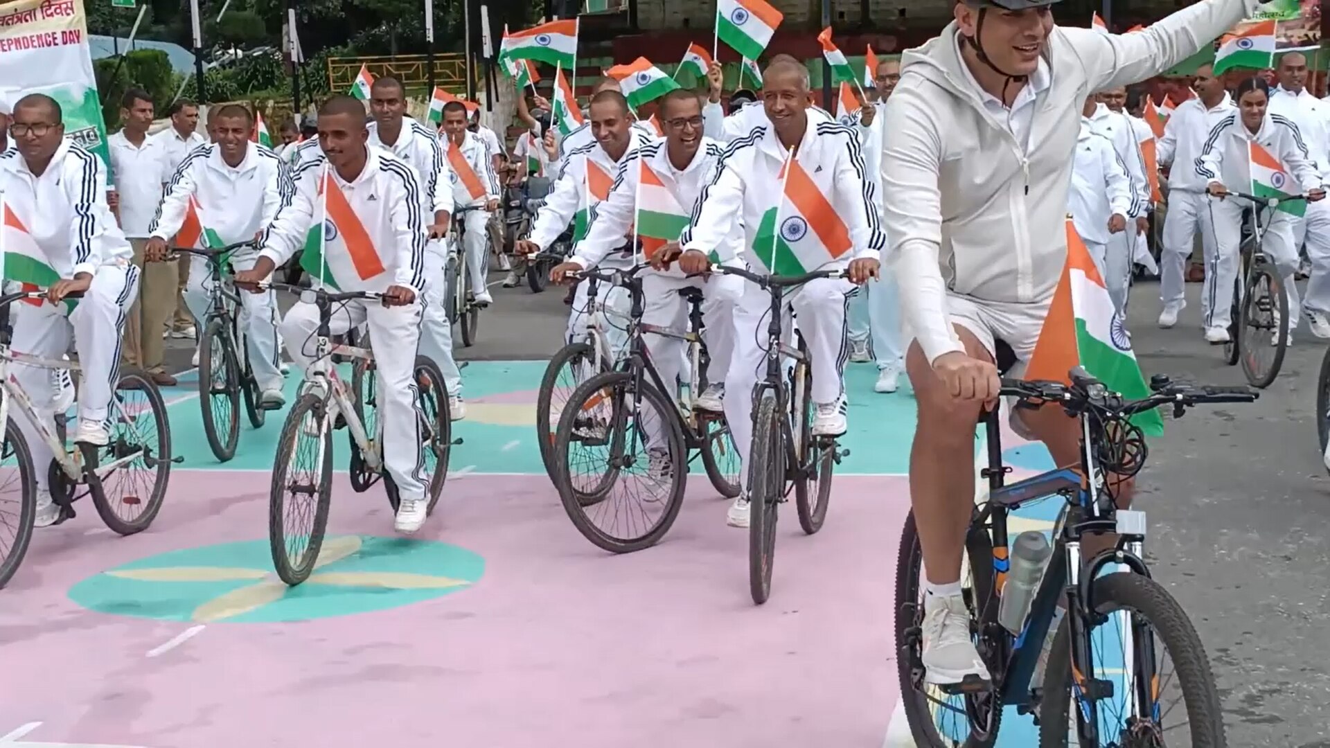 Azadi Ka Amrit Mahotsav: ITBP ने साइकिल रैली से लोगों में भरा देशभक्ति का जूनून, तिरंगा यात्रा निकालकर तय किया ये बड़ा लक्ष्य