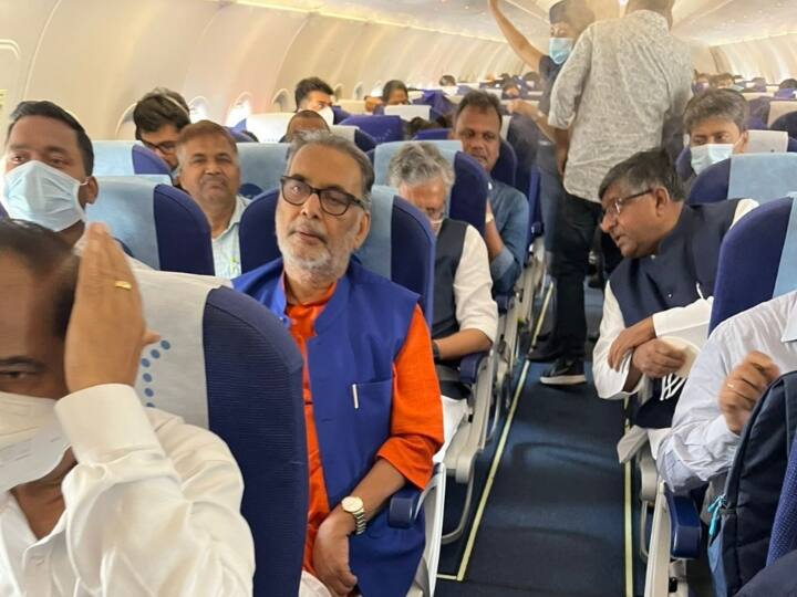 बिहार की राजनीति में तेजी से बदल रहे घटनाक्रमों के बीच बीजेपी ने बिहार में सक्रिय अपने सबसे भरोसेमंद नेताओं को दिल्ली से पटना रवाना कर दिया है.