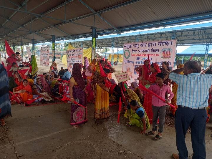 Ujjain News: आदिवासी दिवस के दिन छलका समुदाय का दर्द, कहा- जाति प्रमाण-पत्र बनवाने के लिए होती है परेशानी Ujjain pain of community spilled on day of tribal day trouble to get caste certificate ANN Ujjain News: आदिवासी दिवस के दिन छलका समुदाय का दर्द, कहा- जाति प्रमाण-पत्र बनवाने के लिए होती है परेशानी