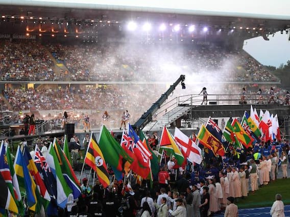 CWG 2022 Closing Ceremony: पंजाबी ढोल पर थिरका बर्मिंगम, तस्वीरों में देखें क्लोजिंग सेरेमनी का नजारा