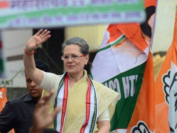 Congress President Sonia Gandhi will go abroad with Rahul and Priyanka Gandhi for medical checkup Sonia Gandhi: मेडिकल चेकअप के लिए विदेश जाएंगी कांग्रेस अध्यक्ष सोनिया गांधी, राहुल और प्रियंका भी रहेंगे साथ