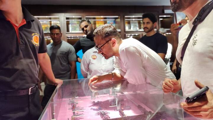 The team of 'Laal Singh Chaddha' including Aamir Khan, Mona Singh, Naga Chaitanya Akkineni, and director Advait Chandan visited the National War Memorial in New Delhi to pay homage to India's martyrs