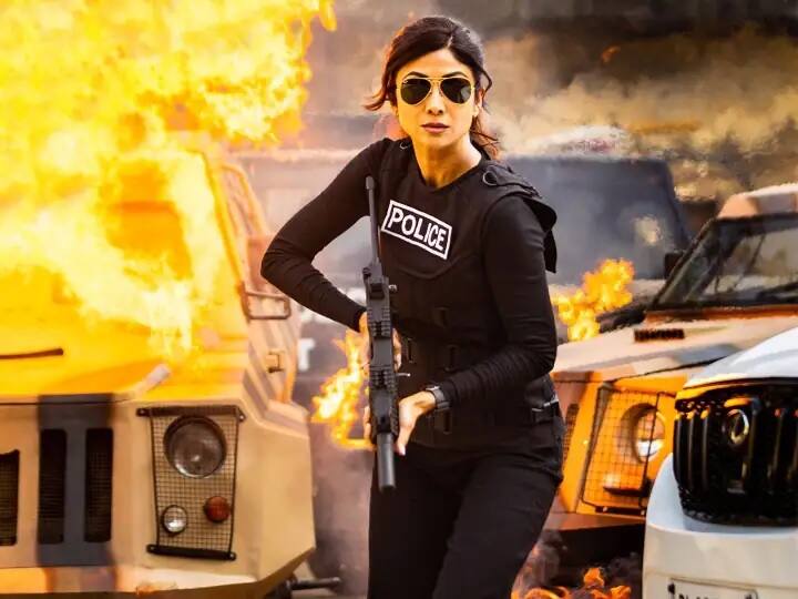 Shilpa Shetty Bts Video Indian Police Force Rohit Shetty Web Series Actress Cop Look રોહિત શેટ્ટીની આ વેબ સિરીઝમાં શિલ્પા શેટ્ટીનો એક્શન અવતાર, સીનના શૂટિંગનો વીડિયો થયો વાયરલ