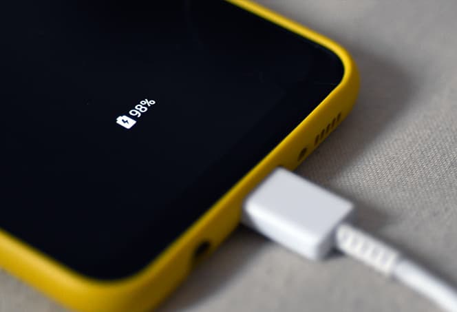 Battery Tips: दिन में एक बार बैटरी चार्ज करने पर पूरा दिन चलेगा स्मार्टफोन, जानें तरीका