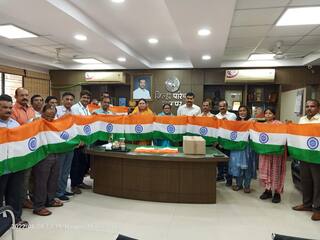 Azadi Ka Amrit Mahotsav : 'हर घर तिरंगा' उपक्रमांतर्गत शाळांमध्ये मोफत ध्वज वितरण