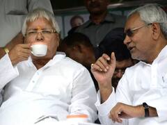 Bihar Politics: হাসপাতালে বসেই চাণক্যগিরি, ‘পল্টুরাম’ নীতীশকে ফিরিয়ে বিহারের সমীকরণ পাল্টে দিলেন লালু!