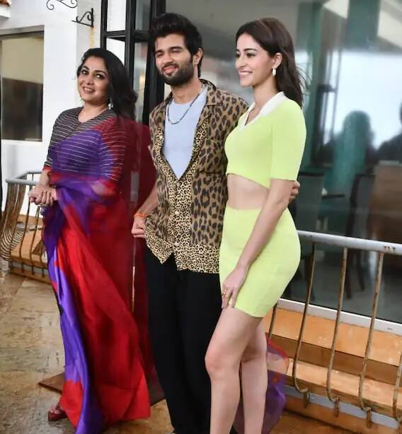 અનન્યા અને વિજય સાથે ફિલ્મમાં રામ્યા કૃષ્ણન મહત્વની ભૂમિકામાં જોવા મળવાની છે. હવે રામ્યાએ પણ અનન્યા અને વિજય સાથે પ્રમોશનમાં જોવા મળી રહી છે.