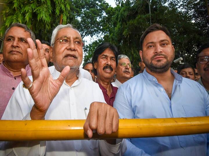Bihar political crisis Twitterati Cant Keep Calm Nitish Kumar Ends Alliance With BJP NDA New Government Formation 'Kyu Hila Dala Na': Twitterati Can't Keep Calm After Nitish Kumar Ends Alliance With BJP Again