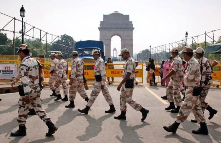 On August 15, high alert, capital shifted to cantonment, more than 10 thousand policemen deployed 15 ਅਗਸਤ ਕਰਕੇ ਹਾਈ ਅਲਰਟ, ਛਾਉਣੀ 'ਚ ਤਬਦੀਲ ਰਾਜਧਾਨੀ, 10 ਹਜ਼ਾਰ ਤੋਂ ਵੱਧ ਪੁਲਿਸ ਮੁਲਾਜ਼ਮ ਤਾਇਨਾਤ