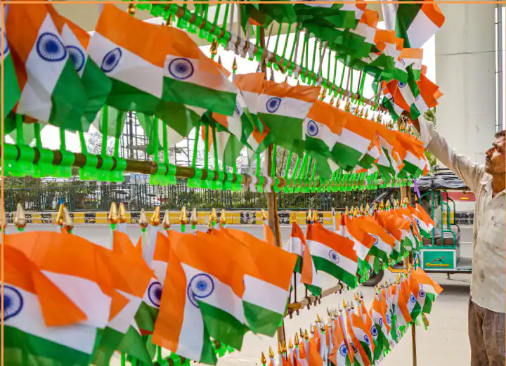 Har Ghar Tiranga: by this way you can online order for national flag, know process Har Ghar Tiranga: 10 दिनों में बिके 1 करोड़ से ज्यादा राष्ट्रीय ध्वज, आप भी घर बैठे ऐसे मंगाएं तिरंगा