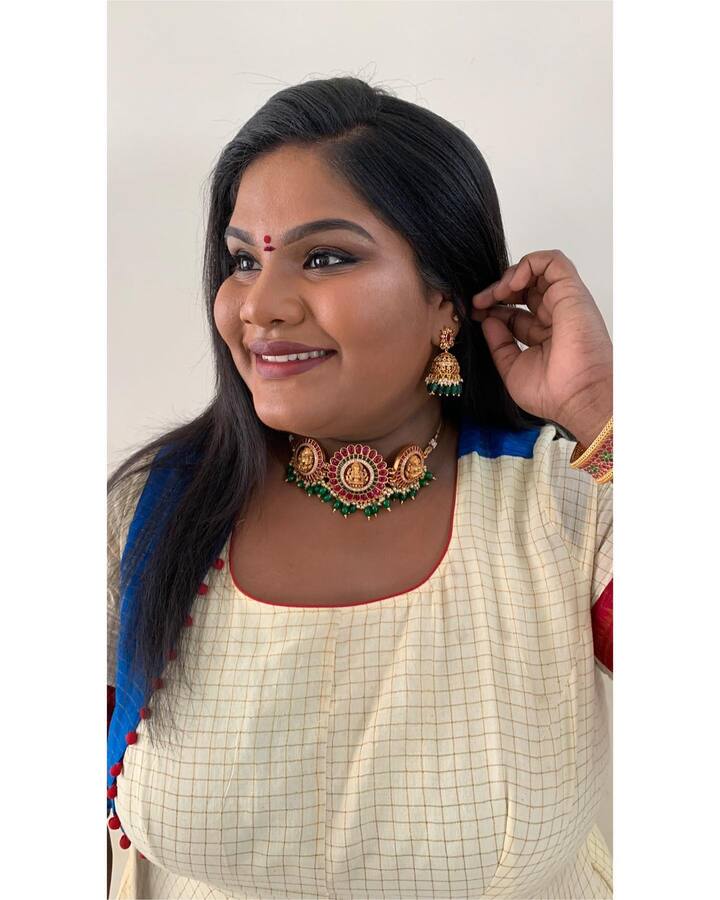 பாத்தவுடனே காத்தில் வச்ச எறகானேன் !