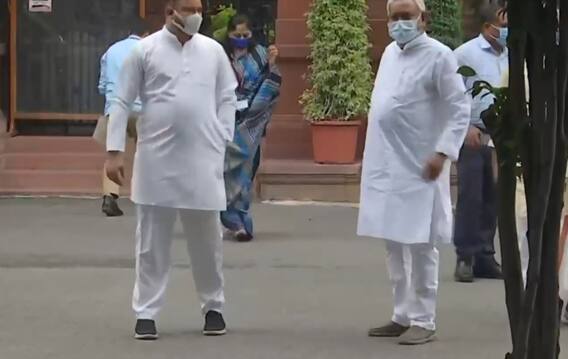 बढ़ाई जा रही है राजभवन की सुरक्षा, साथ पहुंच सकते हैं Tejashwi-Nitish | Bihar Politics