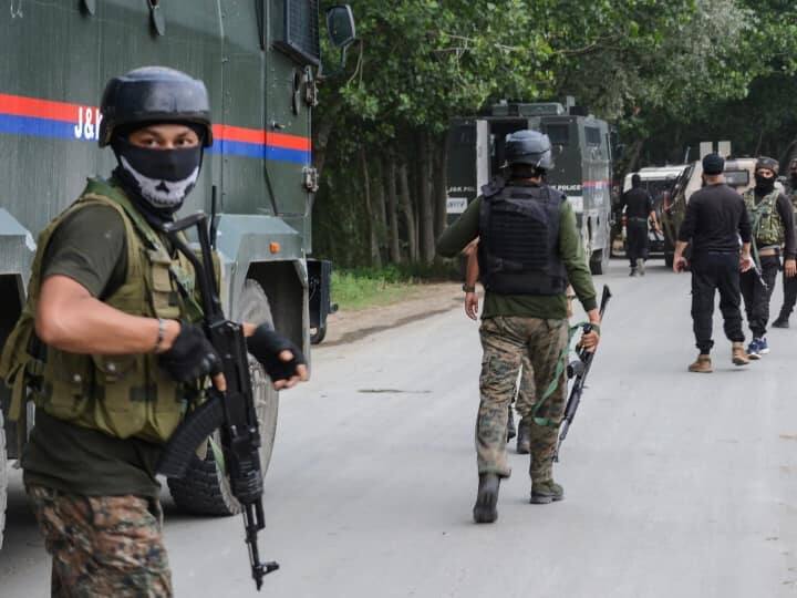 One Assam rifles troop injured near Myanmar Border in Militants fire ANN Assam Rifles: म्यांमार बॉर्डर के पास असम राइफल्स के जवानों पर उग्रवादियों का हमला, एक सूबेदार रैंक के अधिकारी घायल