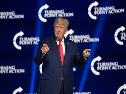 US Ex President Donald Trump says his house was raided by FBI Donald Trump : டொனால்ட் ட்ரம்ப் வீட்டில் FBI சோதனை.. சீறிய ட்ரம்ப்!  இதையெல்லாம் தெரிஞ்சுக்கோங்க..