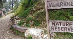 Uttarakhand Tourist Place: पहाड़ों की खूबसूरती करती है आकर्षित तो, उत्तराखंड के इन अनछुए हिल स्टेशन्स को जरूर आजमाएं